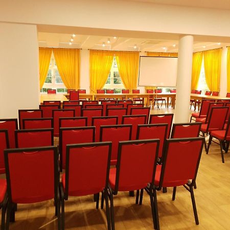 Dwor Nad Jeziorem W Bieniaszach Milakowo Exterior foto