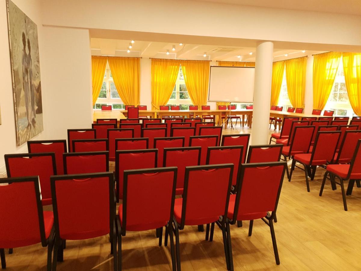 Dwor Nad Jeziorem W Bieniaszach Milakowo Exterior foto