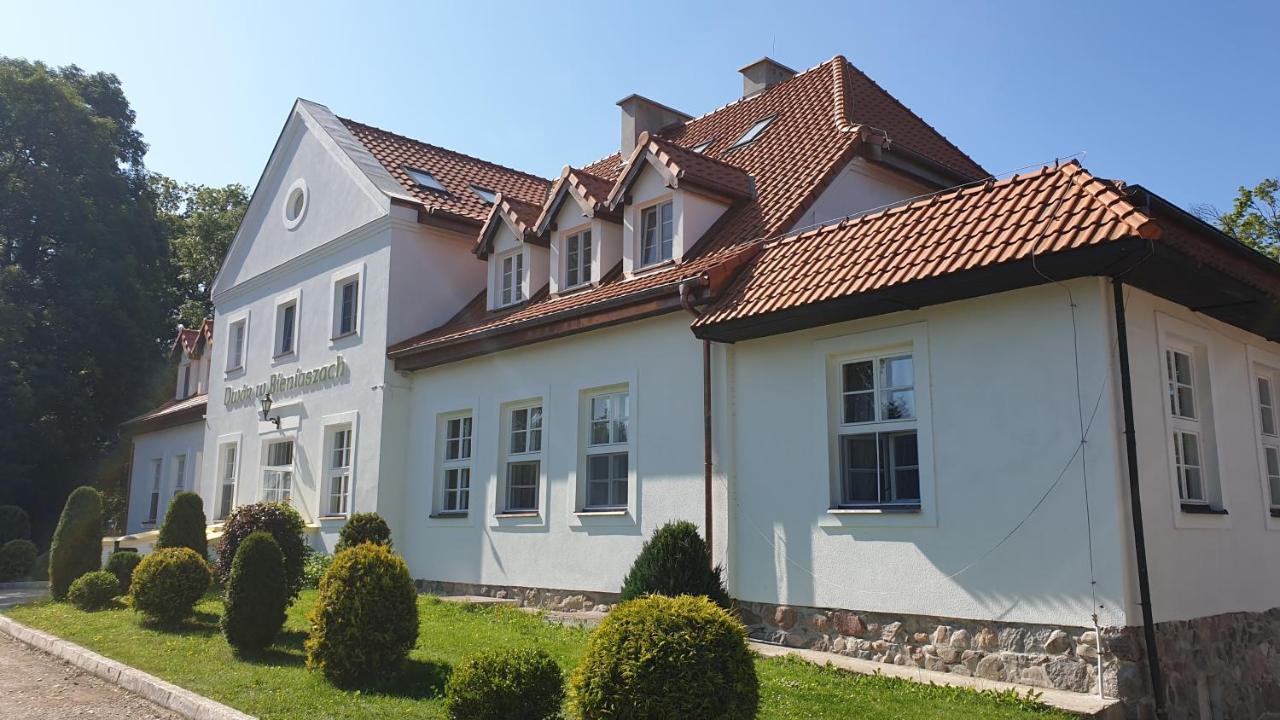 Dwor Nad Jeziorem W Bieniaszach Milakowo Exterior foto