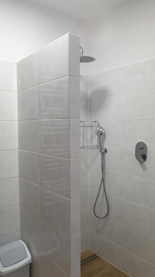 Dwor Nad Jeziorem W Bieniaszach Milakowo Exterior foto