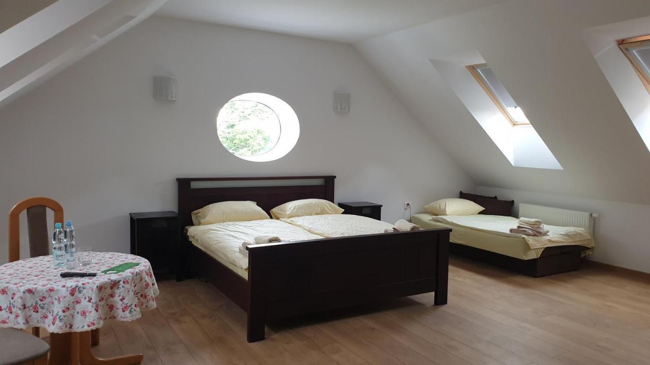 Dwor Nad Jeziorem W Bieniaszach Milakowo Exterior foto