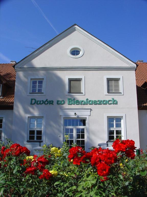 Dwor Nad Jeziorem W Bieniaszach Milakowo Exterior foto